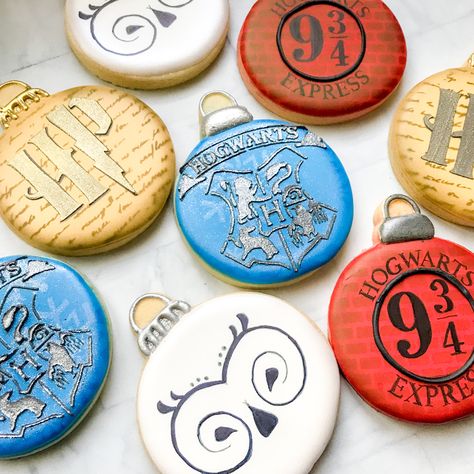 Ornament Sugar Cookies, Harry Potter Cookies, Hogwarts Christmas, Hp Harry Potter, Blue Cookies, Ornament Cookies, Harry Potter Cake, Harry Potter Christmas, Harry Potter Birthday