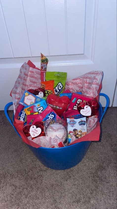 Share the love with a couple's gift basket! 💑🎁 From sweet treats to cozy comforts, create a basket filled with joy for both of them. 💖✨ #CoupleGiftBasket Sweetest Day Gifts For Boyfriend Basket, National Boyfriend Day Gift Basket, Bae Baskets Valentines For Him, Bae Baskets Valentines, Valentines Day Basket For Him Boyfriends, Vday Baskets For Him, Valentines Gift For Girlfriend Basket, Valentines Basket For Him Boyfriends, Valentine Gift Baskets For Him