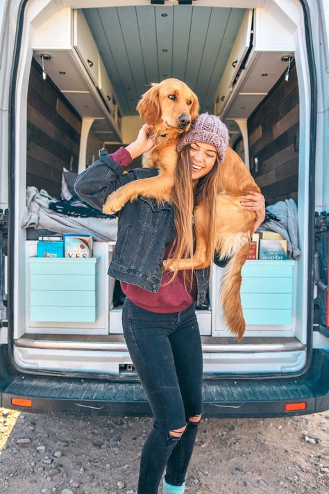 Woman Dumped Her Boyfriend and Quit Job to Travel America in a Van Car Aesthetics, Quitting Job, Van Life Diy, Travel Van, Benz Sprinter, Sprinter Van, 24 Years Old, Aesthetic Icon, Camping Car