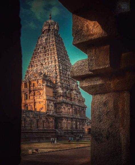 1,762 Likes, 25 Comments - Lost Temples (@losttemples_276) on Instagram: “" Tell me how this can’t be one of the wonders of the world??? "  Material: Granite By: The great…” Brihadeshwara Temple, Big Temple, Ancient Indian Architecture, Psd Background, Indian Architecture, Travel Planner, Wonders Of The World, Tell Me, Eiffel Tower