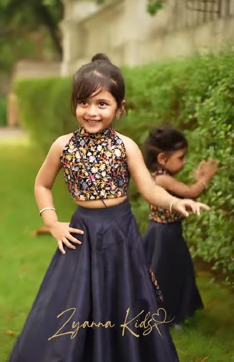 Toddler Indian Outfit Girl, Leghana Design For Kids, Kids Lahenga Ideas, Party Wear For Girls Kids, Kids Wedding Dresses Indian, Kids Dress Patterns Indian, Kids Girls Dresses Indian, Baby Girl Blouse Designs, Kids Indian Wear Designer