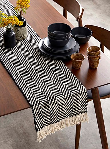 Centerpieces Table, Runners Table, Modern Table Runners, Dining Table Runners, Dining Table Accessories, Table Runner And Placemats, Dining Table Decor, Table Accessories, Modern Table