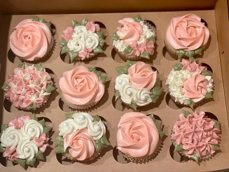 Cute Birthday Cupcakes For Women, Floral Baby Shower Cupcakes, Baby Shower Cupcakes Girl, Girl Shower Cupcakes, Fall Baby Shower Food, Birthday Cupcakes For Women, Decorating Desserts, Baby Shower Cupcakes For Girls