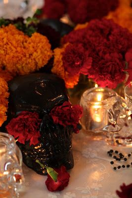 Day Of The Dead Dinner, Makeup Dia, Dia De Los Muertos Party Ideas, Décoration Table Halloween, Dia De Los Muertos Decorations Ideas, Day Of The Dead Party, Table Halloween, Dinner Party Decorations, All Souls Day