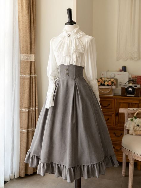 Retro Skirt Outfits Vintage Fashion, Waistcoat With Dress, Cute Skirt Outfits For Winter, 1900s Fashion Woman, Old Winter Outfits, Old Fashioned Outfits Vintage, Skirt Style Ideas, Vintage Outfits Classy 1950s, Elegant Winter Dresses