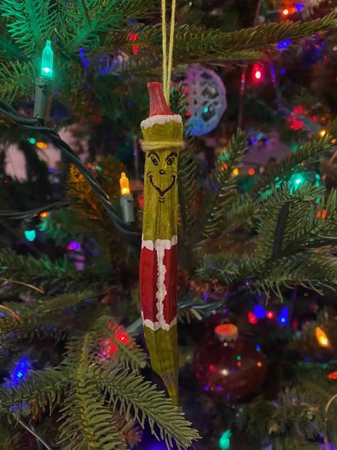 dried okra ornaments grinch Grinch Okra Ornament, Okra Ornaments Handmade, Okra Ornaments, Okra Crafts, Dried Okra, Bright Green Paint, Diy Nature, How To Draw Santa, Dark Paint Colors