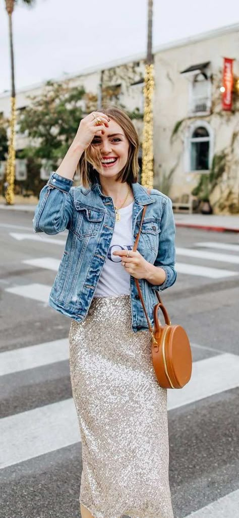 Sequin Maxi Skirt Outfit, Sequin Midi Skirt Outfit, Skirt With Denim Jacket, Sequin Skirt Outfit Casual, Gold Glitter Skirt, Sequin Skirt Outfits, Sparkly Skirt Outfit, Black Sequin Skirt Outfit, Glitter Skirt Outfit