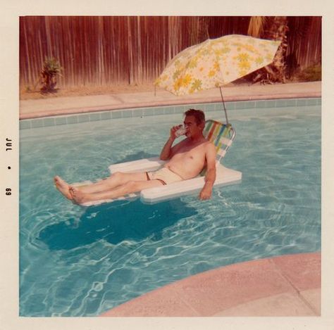 Socks And Sandals Snapshots: Mid-Century Summer Fun - Flashbak Backyard Summer, Photo Cubes, Cool Swimming Pools, Pool Photos, Summer Picnic, Cool Pools, Summer Photography, Photo Reference, Vintage Summer