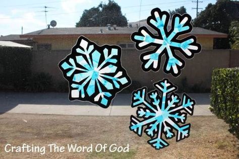 Christmas Snowflake Suncatcher Snowflake Suncatcher, Snowflake Craft, Suncatcher Craft, Black Construction Paper, Paper Christmas Tree, Childrens Christmas, The Word Of God, Christmas Charms, Kids Corner