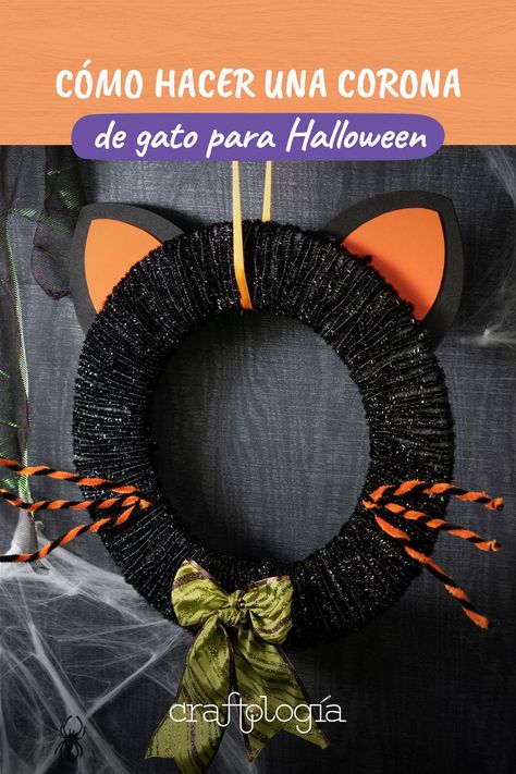 Ya sea para vender o para decorar tu casa, esta Corona de Gato para Halloween es perfecta porque es sencilla de hacer y con materiales muy económicos. Lo mejor de todo es que la puedes usar para adornar la puerta de tu casa o alguna ventana. Lo importante es que los colores contrasten bien y que la sujetes del listón del cual colgará. Hallowen Crafts, Halloween Roses, Bricolage Halloween, Pumpkin Decorating Contest, Adornos Halloween, Craft Club, Halloween 2020, Pumpkin Decorating, Halloween Kids