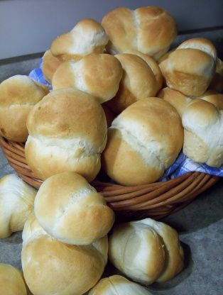 Just Like Lambert's throwed Rolls - Copycat Recipe - Food.com Yeast Bread Recipes, Creative Recipes, Biscuit Rolls, Baked Rolls, Yeast Rolls, Best Bread Recipe, Homemade Dough, Yeast Bread, Cat Recipes