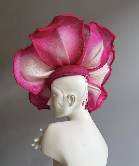 Headpiece Flowers, Fashion Headpiece, Handmade Halloween Costumes, Flower Costume, Dancing Drawings, Burlesque Costumes, Textiles Projects, Gown Pattern, Pola Sulam