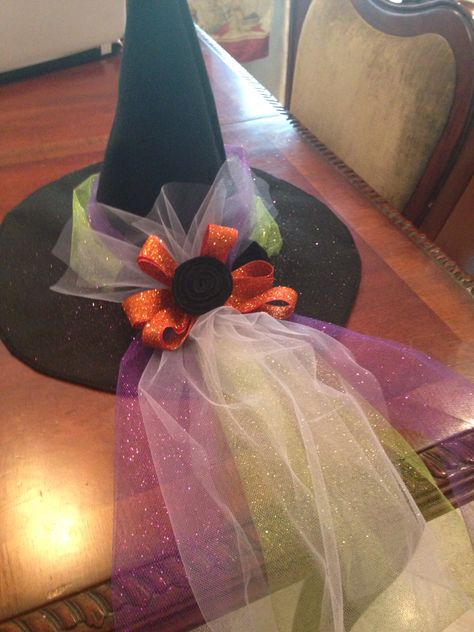 Child's witches hat-DIY-Felt & Tulle-Halloween Susanj8801 YouTube Winnie The Witch, Felt Witch Hat, Diy Tulle, Gold Tulle, Witch Diy, Witch Costume, Diy Hat, Trunk Or Treat, Fantasy Costumes