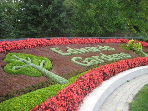 Public Garden Design, Entrance Carpet, Elevated Gardening, Ontario Travel, Famous Gardens, Lawn And Landscape, Garden Park, Garden Oasis, Public Garden