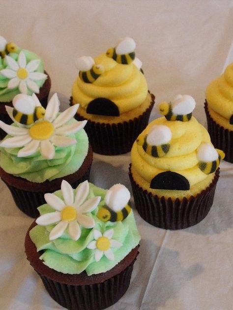 Bumblebee Baby Shower Cupcakes. Bee Cupcakes, Spring Cupcakes, Cupcake Decorating Tips, Bee Cakes, Cupcake Wars, Cupcake Cake Designs, Bumble Bee Baby Shower, Cupcake Art, Shower Cupcakes