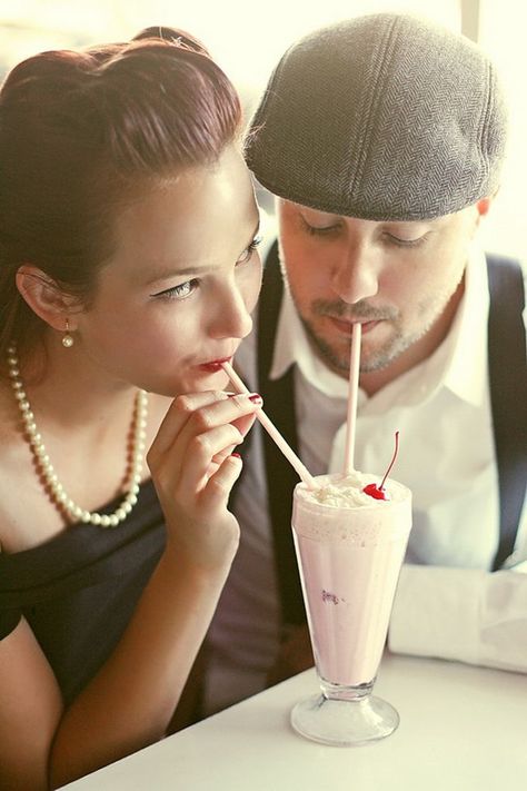 A 50's Retro Diner Engagement minus actually dressing retro.. Super cute!! Love the milkshake 50s Photoshoot, Burgers And Shakes, Vintage Engagement Photos, 50s Diner, Vintage Couples, Vintage Photoshoot, Retro Diner, Foto Casual, Retro Photo