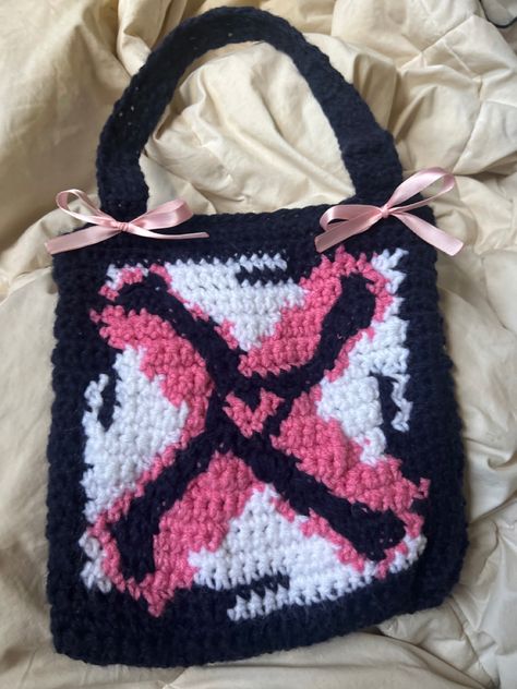 chaos chapter fight or escape crochet bag Txt Crochet Bag, K Pop Crochet, Txt Crochet, Skz Crochet, Crochet Ninja Turtle, Kpop Crochet, Pixel Crochet, Easy Paper Crafts Diy, Crochet Girls