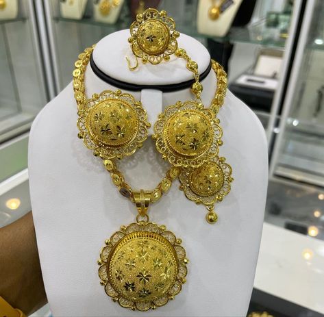 Habesha Gold, Habesha Culture, Culture Jewelry, Ethiopian Culture, Ethiopian Jewelry, Ethiopian Dress, Fashion Aesthetic, Gold Fashion, Ethiopia