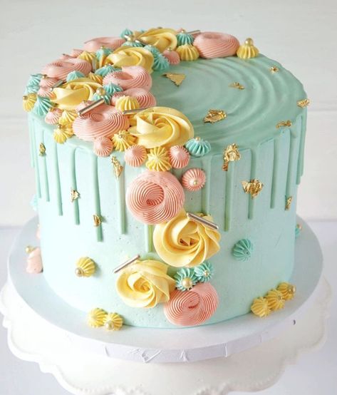 20 Fabulous Drip Cakes Inspiration - Find Your Cake Inspiration Baby Shower Kuchen, Birthday Drip Cake, Cakes Inspiration, Cake Decorating Piping, Creative Cake Decorating, Cake Decorating Frosting, Beautiful Birthday Cakes, Baby Birthday Cakes, Cake Decorating Designs