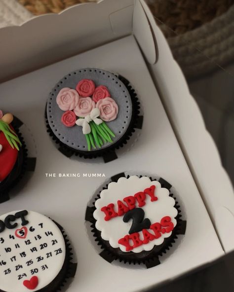 Celebrating love in the sweetest way! Custom fondant cupcakes crafted to mark a beautiful milestone with intricate details. From personalized toppers to a memorable date, these cupcakes tell a story. Perfect for anniversaries, special occasions, or just because! 🌹💍✨ 📲 DM or WhatsApp 7044955912 to place your order and make your moments unforgettable! #HomeBaker #AnniversaryCupcakes #FondantArt #TheBakingMumma #CupcakeDesigns #CustomCupcakes #MumbaiBakers #BakersOfInstagram #CupcakeLove #Ha... Anniversary Cupcakes, Cupcake Crafts, Custom Cupcakes, Cupcake Designs, Fondant Cupcakes, Tell A Story, Just Because, Intricate Details, Fondant