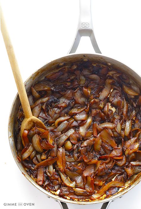 How To Make Caramelized Onions -- a step-by-step tutorial | gimmesomeoven.com Slow Cooker Caramelized Onions, Caramelized Onions Recipe, Carmelized Onions, Gimme Some Oven, Vegetable Side, Onion Recipes, Cooking Basics, Veggie Dishes, Caramelized Onions