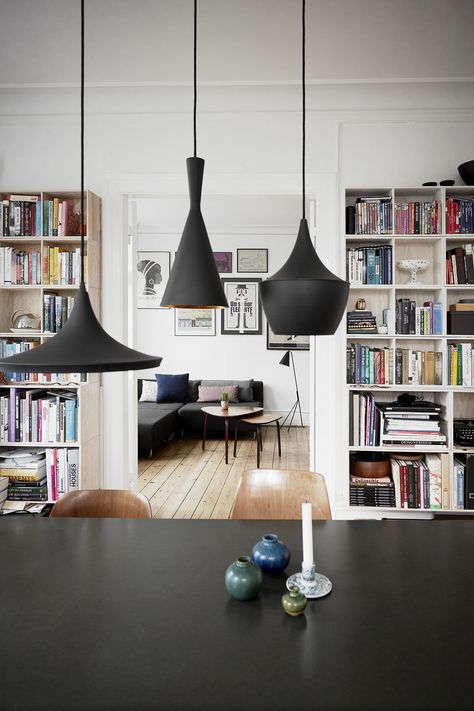 TOM DIXON BRASS PENDANT LIGHTS IN A DANISH HOME Tom Dixon Beat, Men House, Coco Lapine Design, Modern Living Room Interior, Interior Design Per La Casa, Deco Luminaire, Design Del Prodotto, Tom Dixon, Scandinavian Interior