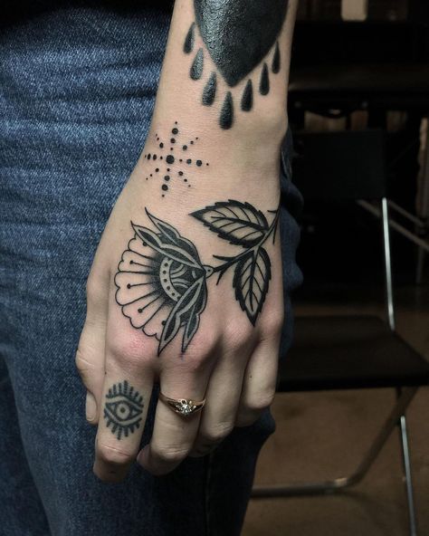 North Star Tattoos, Desert Tattoo, Traditional Hand Tattoo, Traditional Tattoo Inspiration, Traditional Tattoo Flowers, Hand And Finger Tattoos, Traditional Flower, Mushroom Tattoos, Traditional Tattoo Sleeve