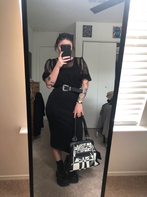 Elevated Emo Style, Hairdresser Outfit Work Black, Hairdressing Outfits, Hairdresser Outfit, Hairdresser Outfit Work, Capricorn Style, Business Casual Black, Haunting Adeline, Throwing Fits