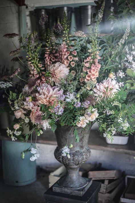 Blog - Green and Gorgeous, Seasonal British Flowers Cottage Garden Flower Arrangement, Beautiful Love Flowers, Peach Cottage, Hedgerow Flowers, Urn Arrangements, Sustainable Flowers, Large Flower Arrangements, Flowers Home Decor, British Flowers