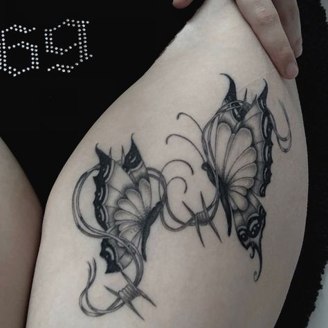 Goth Alt Aesthetic, Barbed Wire Tattoo, Wire Tattoo, Barbed Wire Tattoos, Fashion Coquette, Alt Aesthetic, Tattoo Butterfly, Coquette Grunge, Barbed Wire