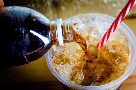 6 Proven Risks of Drinking Diet Soda, Plus the Truth You Need to Hear Make Cake Mix Taste Homemade, Gerd Diet, Diet Soda, Diet Drinks, Sugary Drinks, Diet Coke, Juice Bar, Quick Desserts, Unhealthy Food