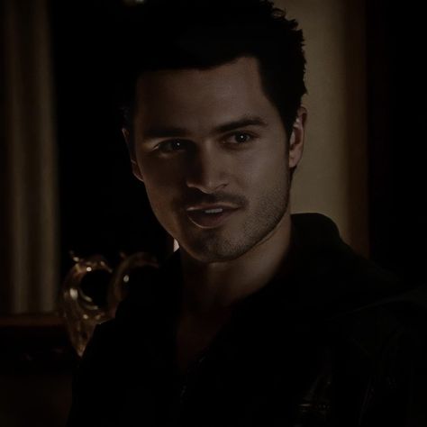 Enzo St John Icons, Tvd Enzo, Enzo St John, Enzo Tvd, Enzo Vampire Diaries, Tvd Men, Tvd Characters, Bonnie And Enzo, Book Man