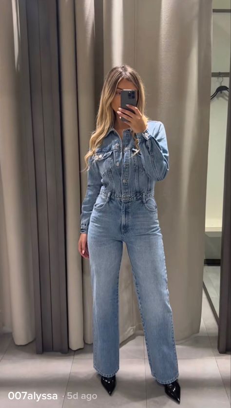 Zara Jeans Jumpsuit, Denim Jumpsuit Winter, Ally Yost Outfit, Denim Jumpsuit Outfit Fall, Denim Jumpsuit Outfit Casual, Zara Denim Jumpsuit, Jean Jumpsuit Outfit, Jumpsuit Outfit Fall, Denim Jumpsuit Outfit