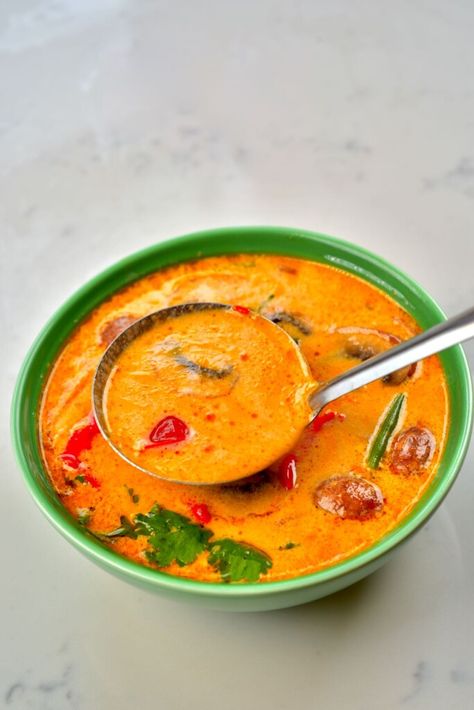 Vegan Tom Yum Soup, Vegan Tom Yum, Thai Hot And Sour Soup, Tom Yum Soup Recipe, Soup Thai, Thai Soup, Tom Yum Soup, Hot And Sour Soup, Tom Yum