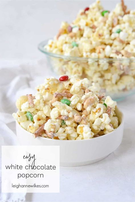 White Chocolate Popcorn  is the perfect holiday treat with its combination of sweet and salty. It comes together in minutes and your friends and neighbors will love it. Popcorn White Chocolate, Christmas White Chocolate, Chocolate Popcorn Recipe, White Chocolate Popcorn Recipe, Melt Chocolate In Microwave, White Chocolate Popcorn, Christmas Yummies, Christmas Snack, Popcorn Recipe