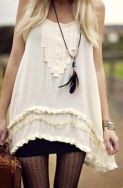 . Girly Boho, Cream Shirt, Feather Necklace, Patterned Tights, Pretty Top, Flowy Top, Black Tights, Up Girl, Looks Style