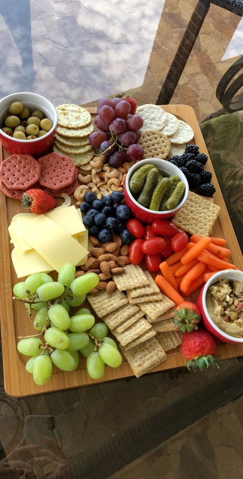 Sharkutery Board Ideas, Picky Bits Platter, Sharkutery Board, Treat Platter, Table Organization, Party Food Bars, Fish Dinner Recipes, Snack Platter, Bistro Food