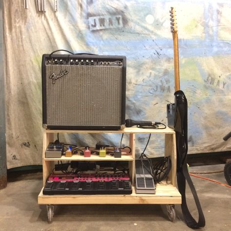 Mobile guitar amp and pedal board made by Jason Way. Speaker Marshall, Guitar Amp Stand, Fashion Theory, Guitar And Amp, Diy Guitar Amp, Diy Guitar Pedal, Amp Stand, Diy Amplifier, Diy Guitar