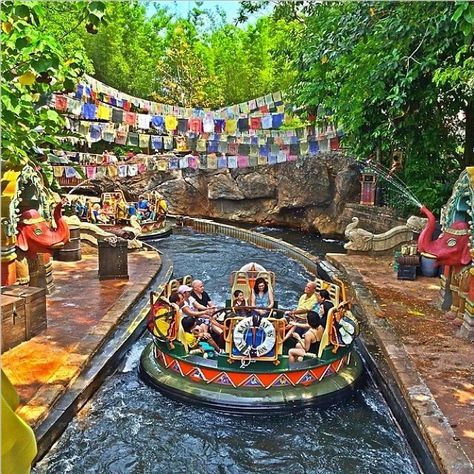 You may get wet (Photo: @mhdsafadi) #AnimalKingdom #KaliRiverRapids #WaltDisneyWorld River Rapids, Disney Universal Studios, Universal Studios Orlando, Disney Park, Disney Theme Parks, Happiest Place On Earth, Disney Cruise Line, Disney Cruise, Disney Pictures