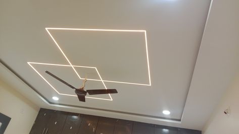 Plain Ceiling, Simple False Ceiling Design, Profile Light, Simple Bed Designs, Interior Design Living Room Modern, Simple Ceiling Design, House Ceiling, Down Ceiling Design, New Ceiling Design