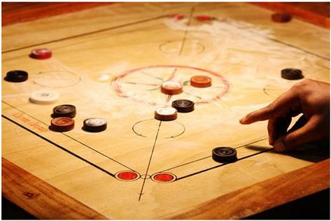 Striking Carrom Board Game, Carrom Board, Parlor Games, Wood Games, Trick Shots, Childhood Games, Traditional Games, Indoor Games, Friends Tv