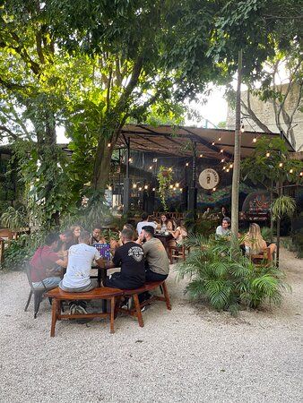 Bar Garden Ideas, Cafe Garden Design Outdoor, Garden Cafe Ideas, Backyard Restaurant, Wedding Ideas Backyard, Kitchen Design Tips, Farmhouse Cafe, Coffee House Design, Opening A Cafe