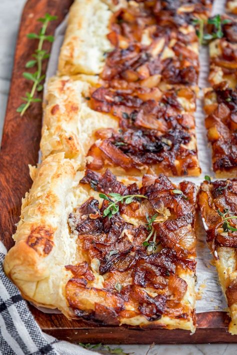 Onion Tart Recipe, Caramelized Onion Tart, Caramelised Onion Tart, Onion Tart, Savory Tart, Pastry Tart, Caramelized Onion, Tart Recipe, Puff Pastry Recipes