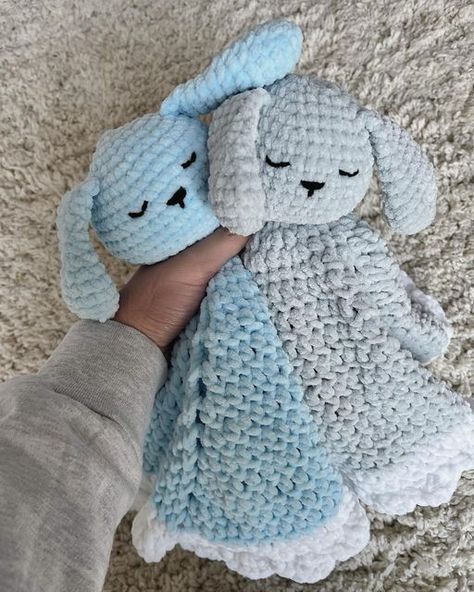 Crochet Baby Plushies, Crochet Plush Baby Toys, Crochet Baby Ideas, Crochet Chenille Plushie, Baby Crochet Blanket Chenille, Crochet Stuffed Animals Chenille, Chenille Bunny, Baby Plushies, Crochet Comforter