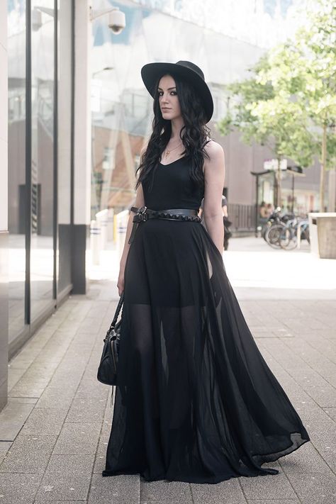 I love the dress but I don't really like how the skirt is sheer... I'll have to recreate that Black Chiffon Maxi Dress, Strega Fashion, Boho Goth, Summer Goth, Witch Fashion, Witchy Fashion, Fashion Blogger Style, Street Look, Chiffon Maxi Dress