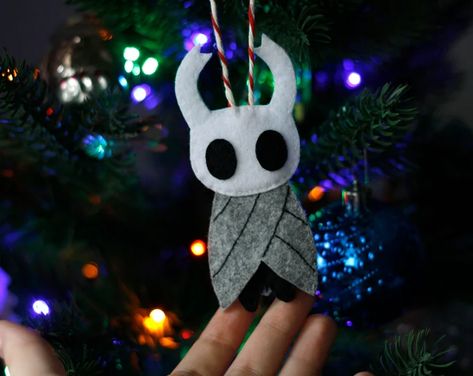 Hollow Knight Gifts, Yule Decor, Game Decor, Video Game Decor, Felt Ideas, Small Steps, Felt Food, Tracing Paper, Gaming Decor