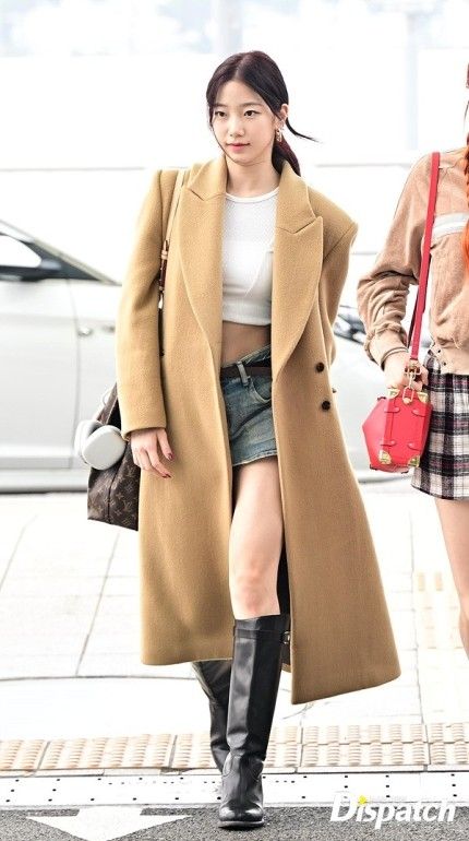 Kazuha Fashion, Lesserafim Style, Lesserafim Fearless, Le Sserafim Kazuha, Korean Outfits Kpop, Airport Outfits, Airport Fits, Tailored Coat, Boots White