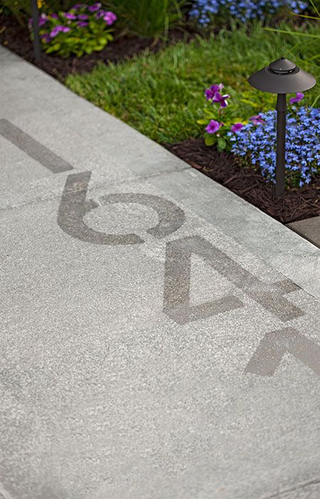 For a new approach to house numbers, apply Rustoleum's NeverWet  to your sidewalk. When dry, the house numbers are subtle, but they really stand out when coated with rain. Unique House Numbers, House Numbers Diy, Stone Walkway, Casa Exterior, House Number Sign, Concrete Planters, Decks And Porches, House Number, House Numbers