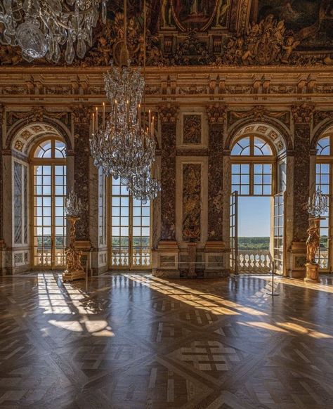 Victorian Ballroom Aesthetic, Bridgerton Castle, Manor Hallway, Castle Wedding Aesthetic, Royalty Room, Big Palace, Tower Bedroom, Castle Aesthetic Interior, Palace Aesthetic