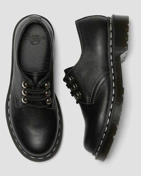 1461 HARDWARE VIRGINIA LEATHER SHOES | Dr. Martens UK 50s Mens Fashion, Doc Martens 1461, Dr Martens Shoe, Black Dr Martens, Oxford Shoes Outfit, Shoes Dr Martens, Shoe Polish, Black Oxfords, Leather Oxford Shoes